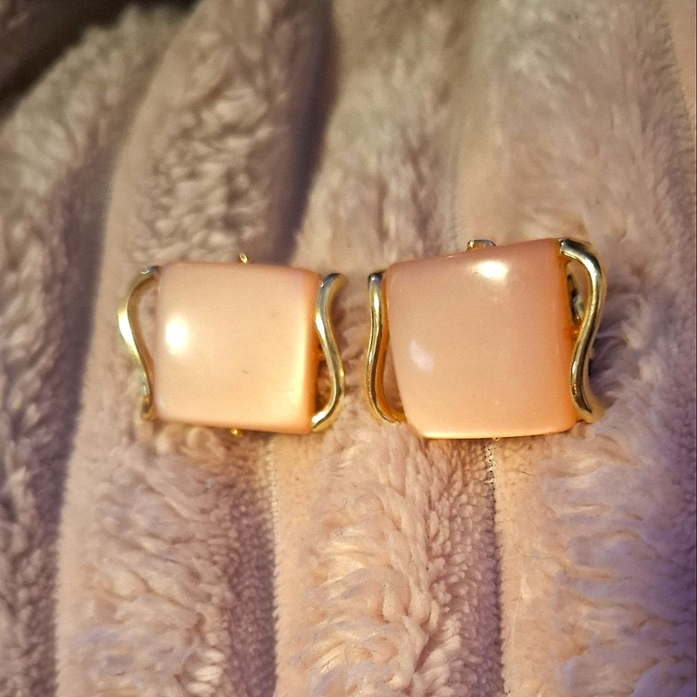 🍑Vintage 1950s Clip On Earrings Peachy Pink & Gold Retro Coro Lucite Haskell - Picture 3 of 6